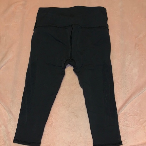 Lululemon Reveal Crop (15") - Picture 2 of 5